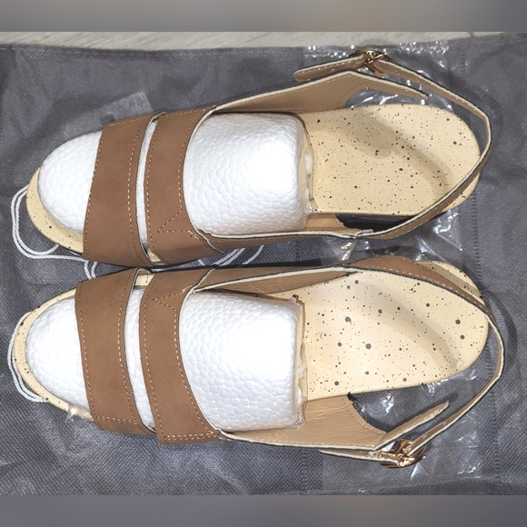 👡Macy's Brown Open Toe Wedges w/gold buckle **BUY 1 GET 1** - Picture 9 of 10